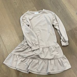Beige/gray drop waste dress